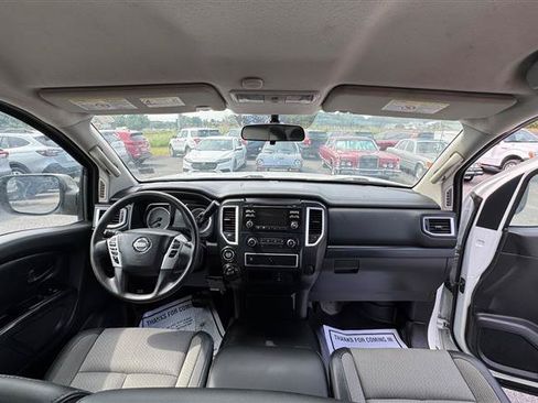 Used 2017 Nissan Titan S AWD/4WD image 34