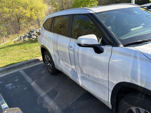 Used 2023 Toyota Highlander XLE image 5