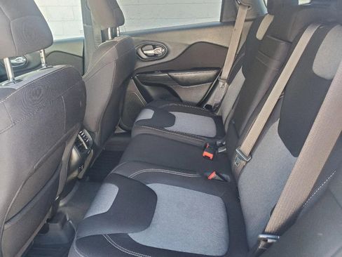 Used 2014 Jeep Cherokee Latitude w/ Comfort/Convenience Group image 17