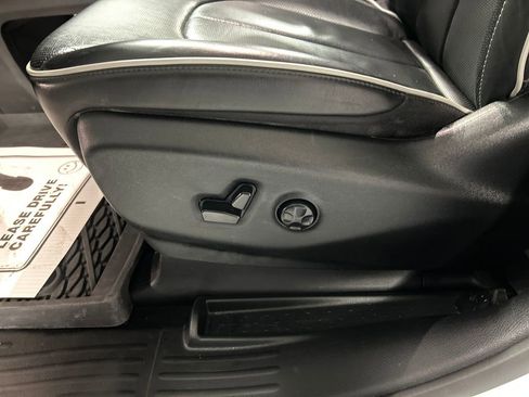 Used 2024 Chrysler Pacifica Limited w/ S Appearance Package image 13