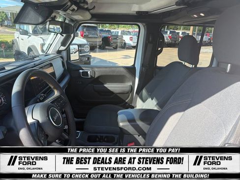 Used 2025 Jeep Gladiator Sport AWD/4WD image 18
