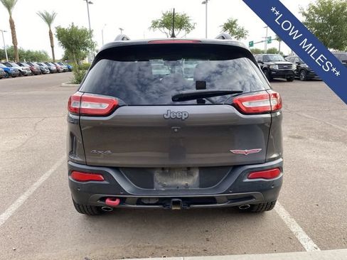 Used 2018 Jeep Cherokee Trailhawk w/ Cold Weather Group AWD/4WD image 3