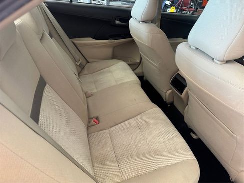 Used 2014 Toyota Camry LE image 19