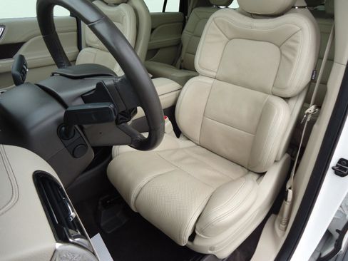 Used 2021 Lincoln Navigator Reserve image 30