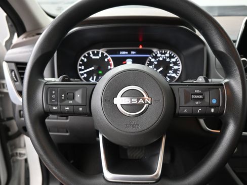 Used 2023 Nissan Rogue SV image 11