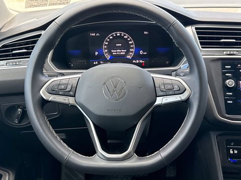 Certified 2024 Volkswagen Tiguan SE AWD/4WD image 15
