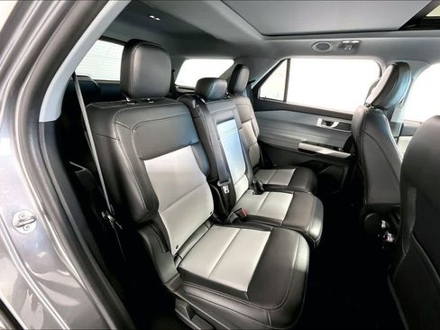 Used 2022 Ford Explorer XLT w/ Equipment Group 202A image 27
