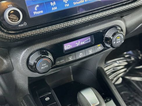 Used 2022 Nissan Kicks SV FWD image 26