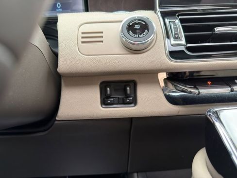 Used 2024 Lincoln Navigator L Reserve AWD/4WD image 36