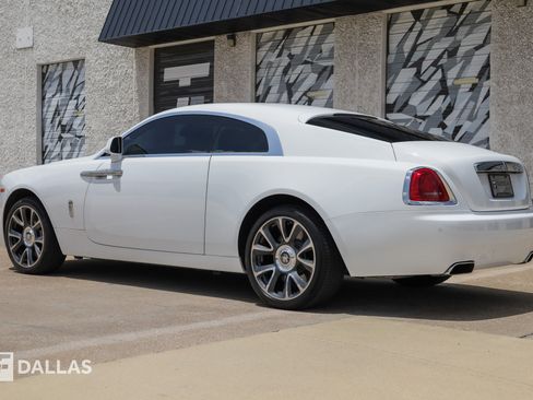 Used 2019 Rolls-Royce Wraith RWD image 10