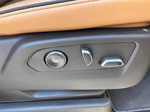 Used 2025 Cadillac Escalade Premium Luxury RWD image 63