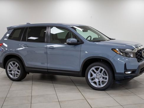 Used 2024 Honda Passport EX-L image 2