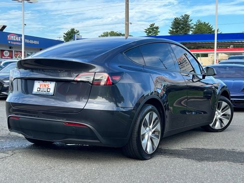 Used 2024 Tesla Model Y Long Range AWD/4WD image 6