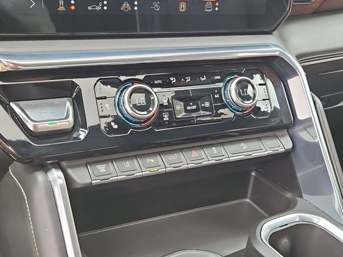 Certified 2024 GMC Sierra 2500 Denali Ultimate w/ Max Trailering Package image 21