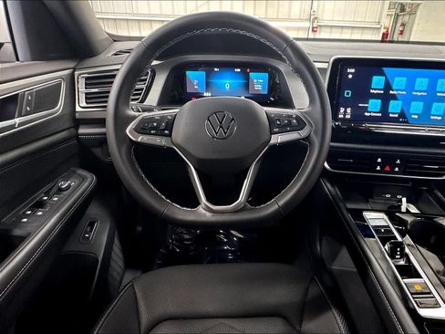 Used 2024 Volkswagen Atlas Cross Sport SE w/ Panoramic Sunroof Package FWD image 11