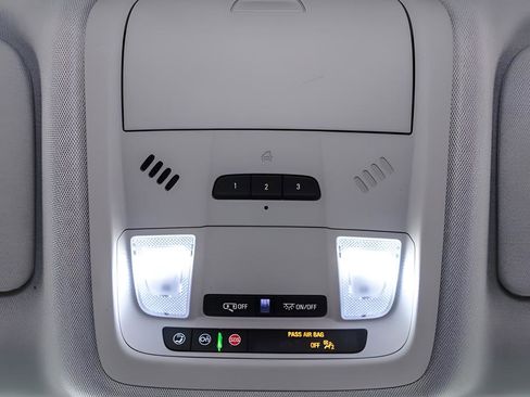 Used 2020 Chevrolet Blazer LT image 19