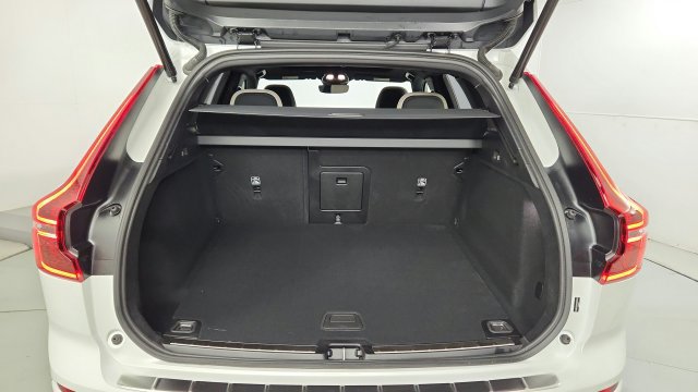 Used 2026 Volvo XC60 B5 Plus w/ Climate Package PRO AWD/4WD image 40