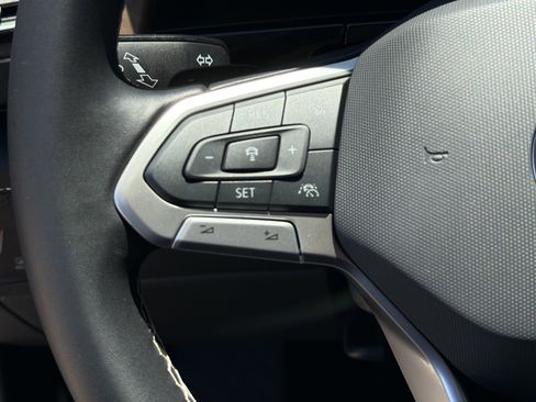 Used 2024 Volkswagen Atlas SE AWD/4WD image 19