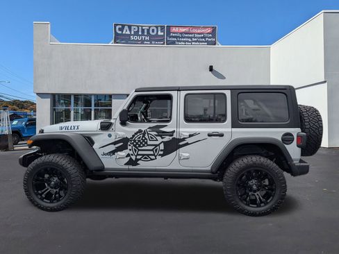 Used 2024 Jeep Wrangler Unlimited image 5