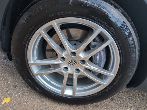 Used 2024 Porsche Cayenne Coupe image 12