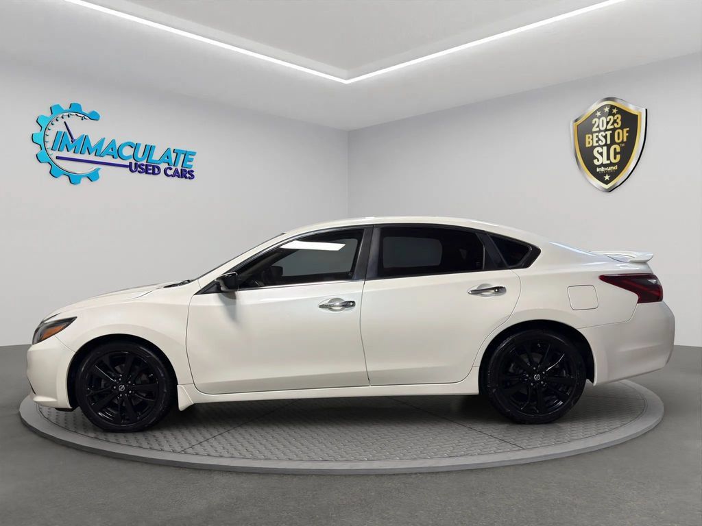 Used 2017 Nissan Altima 2.5 SR w/ Midnight Edition Package FWD image 2