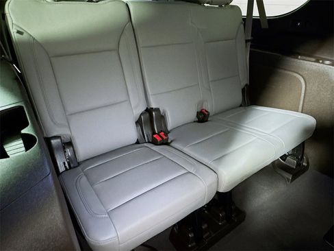 Certified 2023 Chevrolet Suburban Z71 w/ Luxury Package image 26