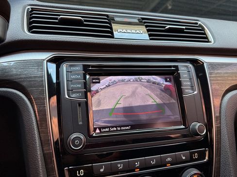 Used 2018 Volkswagen Passat 2.0T SE w/ SE Lighting Package image 5