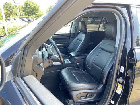 Used 2022 Ford Explorer Limited w/ Equipment Group 301A RWD image 18