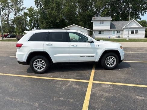 Used 2020 Jeep Grand Cherokee Laredo AWD/4WD image 2