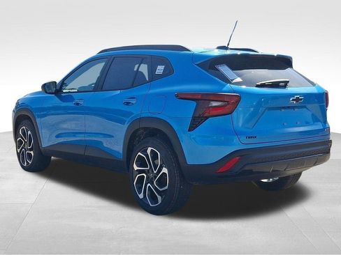 New 2026 Chevrolet Trax RS w/ Sunroof Package FWD image 4