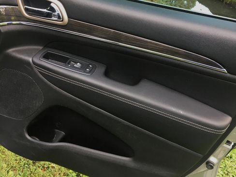 Used 2015 Jeep Grand Cherokee Overland image 15