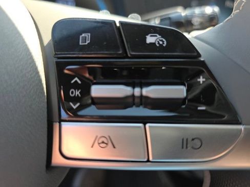 Used 2025 Hyundai Elantra Sport FWD image 5