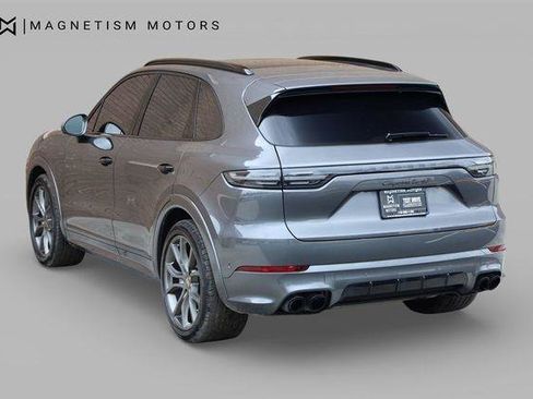 Used 2023 Porsche Cayenne Turbo AWD/4WD image 10
