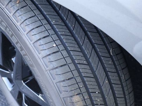 Certified 2024 Chevrolet Equinox LT FWD image 12