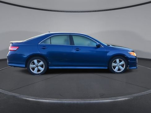 Used 2011 Toyota Camry SE w/ SE Extra-Value Pkg #1 FWD image 9