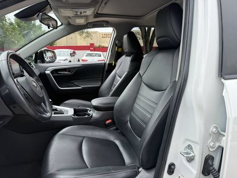 Used 2019 Toyota RAV4 XLE Premium FWD image 27