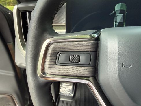Used 2025 Rivian R1S Adventure AWD/4WD image 32
