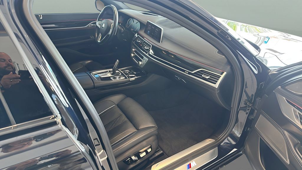 Used 2019 BMW 750i xDrive w/ M Sport Package AWD/4WD image 19