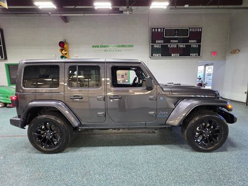 Used 2025 Jeep Wrangler Sahara w/ Safety Group image 5