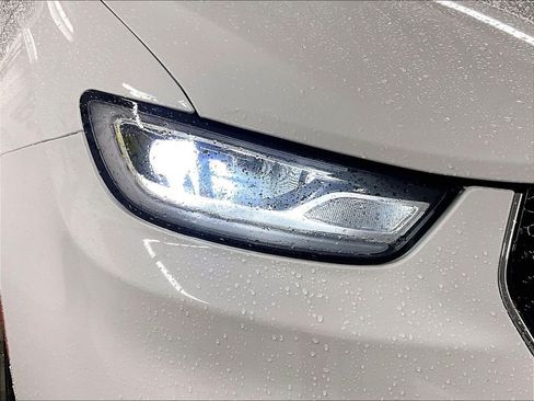 Used 2023 Chrysler Pacifica Touring-L FWD image 29