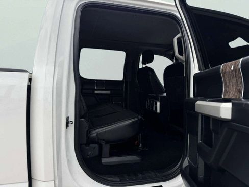Used 2019 Ford F250 Lariat w/ Lariat Ultimate Package AWD/4WD image 46