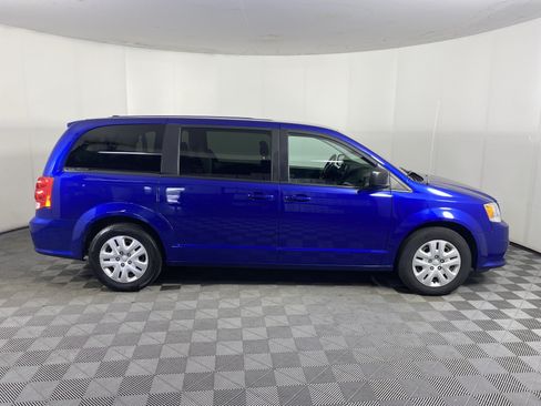 Used 2018 Dodge Grand Caravan SE w/ UConnect Hands-Free Group FWD image 5