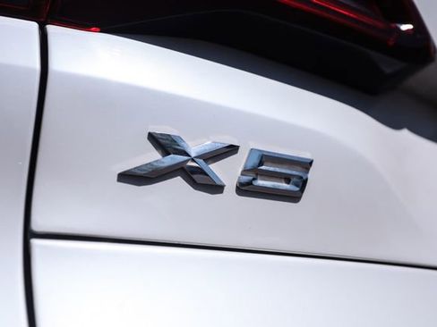Used 2021 BMW X5 xDrive45e w/ Parking Assistance Package AWD/4WD image 17