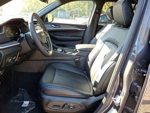 New 2025 Jeep Grand Cherokee Limited image 9