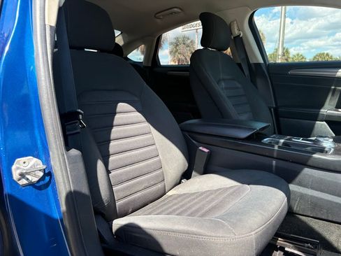 Used 2017 Ford Fusion SE w/ Fusion SE Technology Package image 13