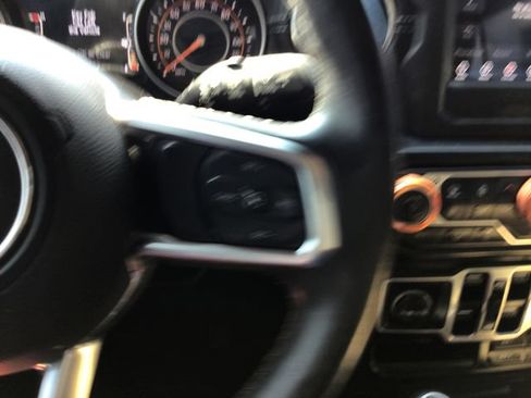 Used 2018 Jeep Wrangler Unlimited Sahara w/ Cold Weather Group AWD/4WD image 31