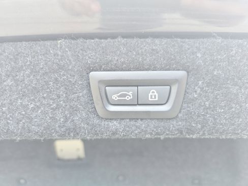 Used 2019 BMW 530i xDrive w/ Convenience Package image 13