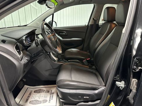 Used 2017 Chevrolet Trax LT w/ LT Convenience Package AWD/4WD image 9