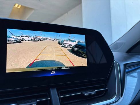 Used 2025 Chevrolet Trax LT FWD image 22