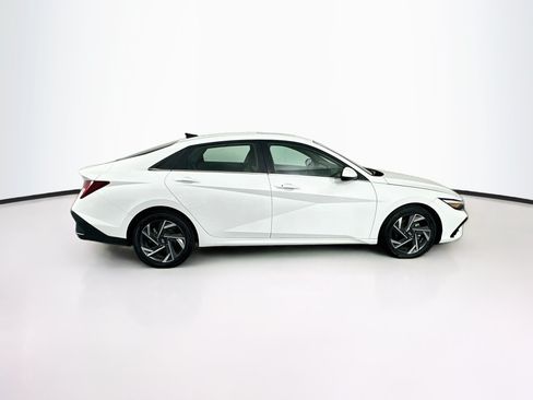 Used 2025 Hyundai Elantra SEL FWD image 10